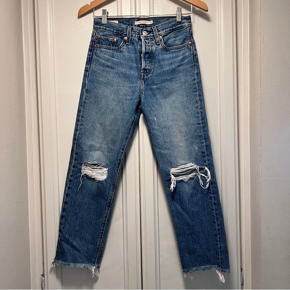 LEVI'S Premium Wedgie Straight Leg Jean Blue Denim Jeans Size 25 x 26 Distressed